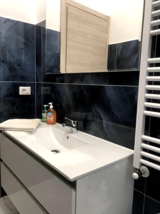 Appartement Casa Martina Pronta Per Te, Con Due Stanze Da Letto! à Turin Extérieur photo